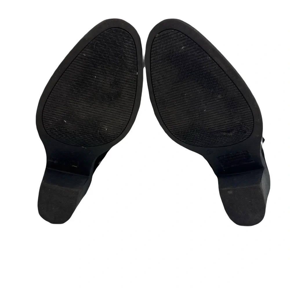 Women's Grommet Ankle Booties - Side Cut Out, Pull On, Stacked Heel Black Sz: 7
